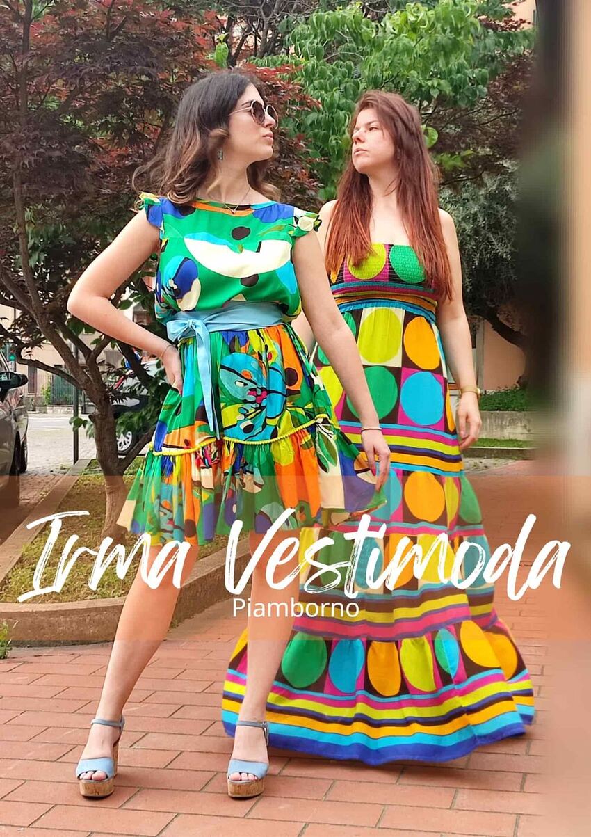 Due ragazze indossano abiti estivi colorati acquistati da Irma Vestimoda